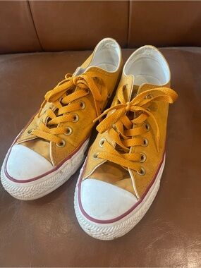 Converse Low-Top Sneakers in Mustard Yellow